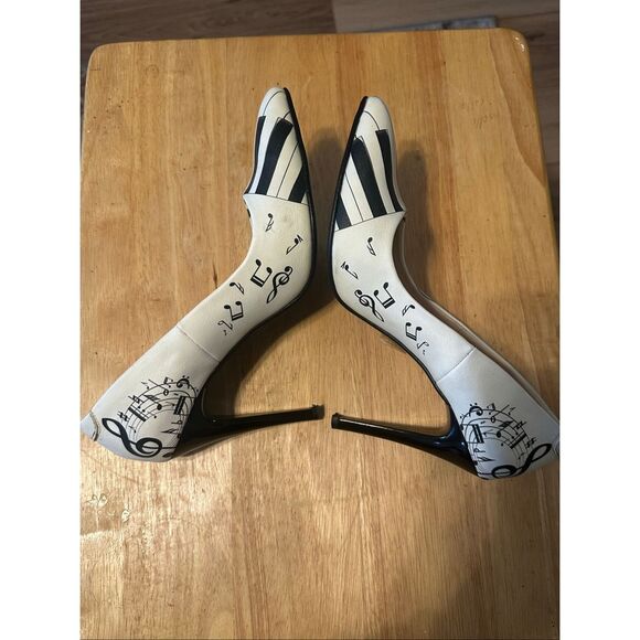 Goby Women's White Black Pointed Toe Piano Themed Pumps High Heels Size 38 - Picture 3 of 7